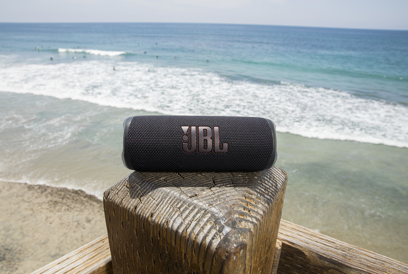 JBL Flip 6 Portable Waterproof Speaker - White